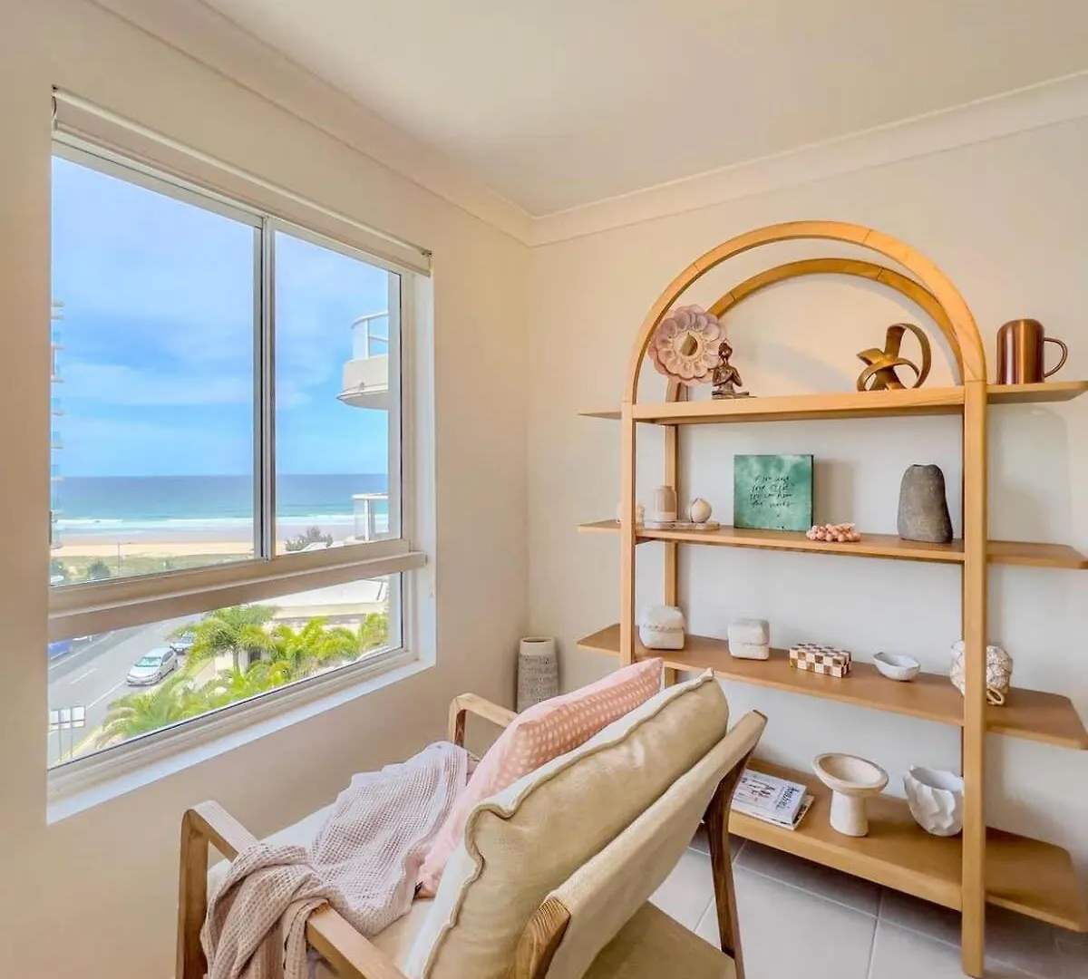 Beach By The Window Gold Coast 0*,  Australie